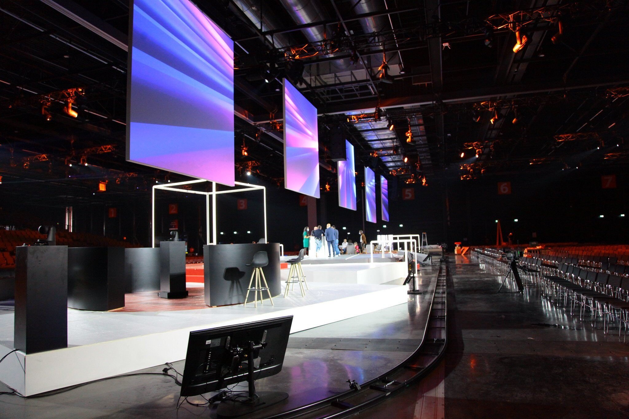 Novelty fixed AV installations