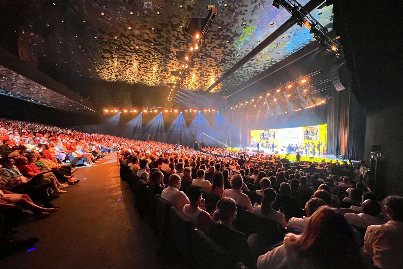 Novelty technical AV production