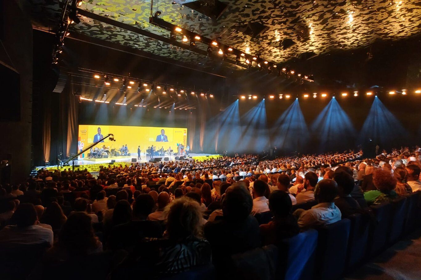 dushow-spain-produccion-tecnica-eventos-presenciales-hero-c621cc3a