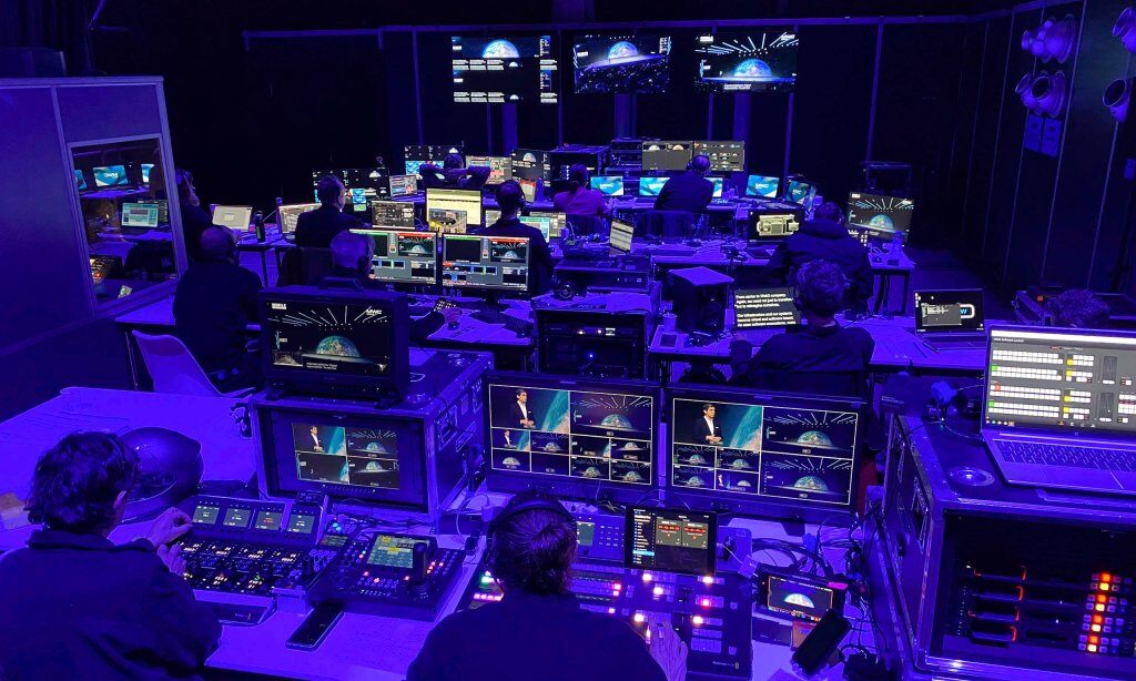Novelty streaming and broadcasting